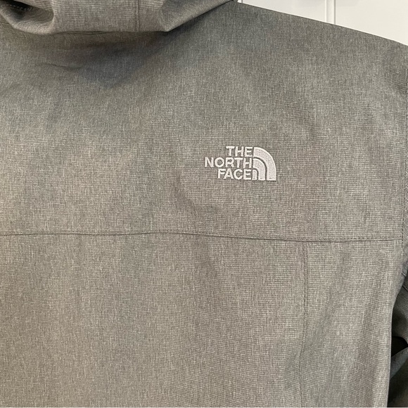 THE NORTH FACE DRYVENT LADIES RAIN/WINDBREAKER JACKET Grey Colour SizeMedium - Picture 4 of 16